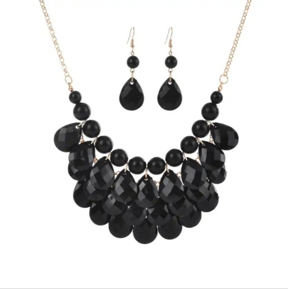 Jewelry - Women Fashion Black acrylic necklace set